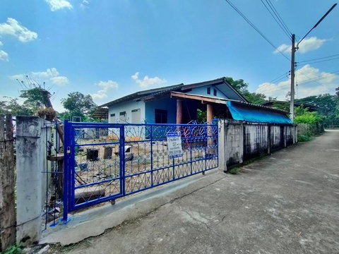บ้านพักอาศัยครึ่งตึกครึ่งไม้ 1 ชั้น หมู่ 9 , ซอยบ้านทุ่งเจริญ  อ.เถิน จ.ลำปาง (ราคา 200,000 บาท)  