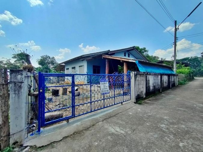 บ้านพักอาศัยครึ่งตึกครึ่งไม้ 1 ชั้น หมู่ 9 , ซอยบ้านทุ่งเจริญ  อ.เถิน จ.ลำปาง (ราคา 200,000 บาท)  