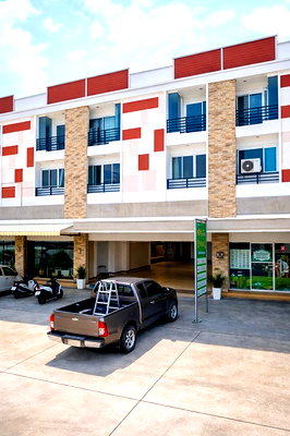 เช่าอาคารพาณิชย์ ชลบุรี : ลด25% จาก 25,000บาท รพ. พานทอง 600ม. อาคาร3.5 ชั้น3 นอน 3 น้ำ ตลาดสดพานทอง 600 ม.18 ตร.ว.230 ตร.ม. ติดถนนใหญ่ นิคมอมตะซิตี้ 900ม.