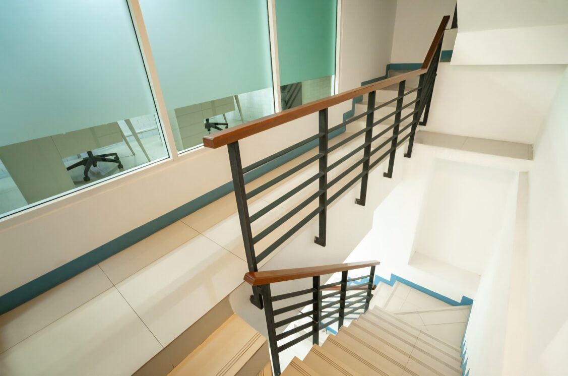 รูป โฮมออฟฟิศทันสมัย ตึก 4 ชั้น ใกล้สนามบินสุวรรณภูมิ | RK Biz Center **ขายเพียง 9.5 ล้านบาท (ต่อรองได้) | 210 ตร.ม. นัดชมได้ - รูปที่ 14/22