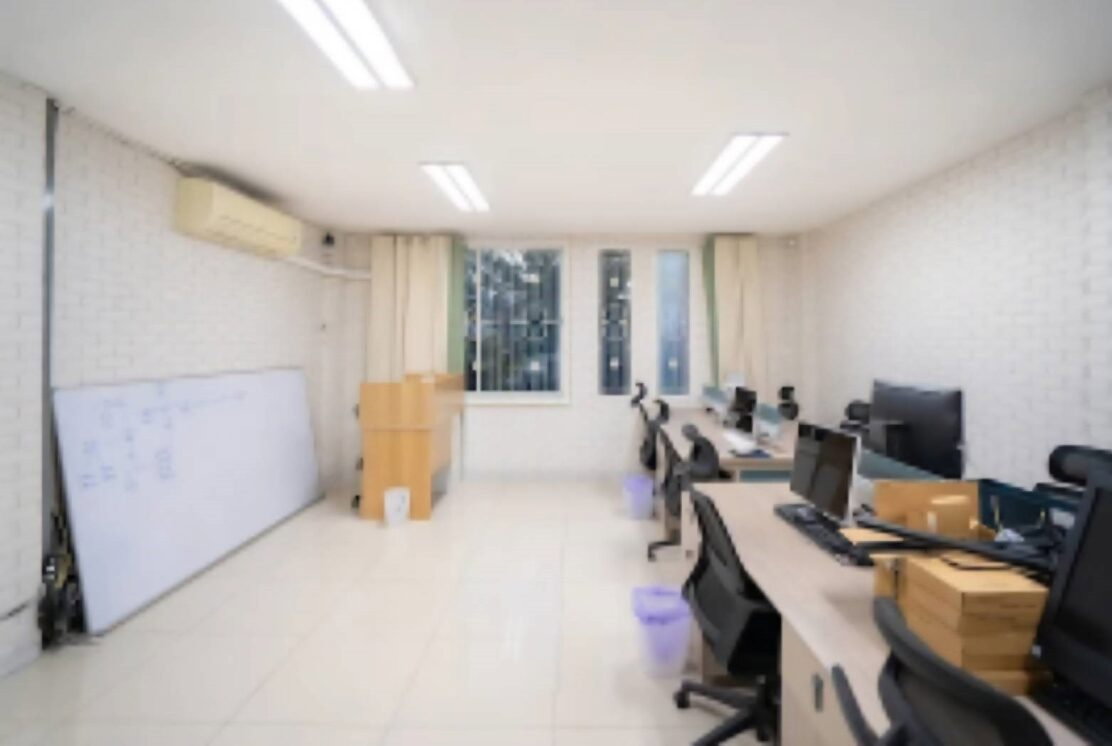 รูป โฮมออฟฟิศทันสมัย ตึก 4 ชั้น ใกล้สนามบินสุวรรณภูมิ | RK Biz Center **ขายเพียง 9.5 ล้านบาท (ต่อรองได้) | 210 ตร.ม. นัดชมได้ - รูปที่ 7/22