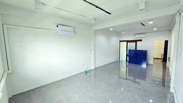 รูป ร้าน Salon สตูดิโอ BTSสะพานควาย 200ม. พร้อมที่จอดรถ ห้องน้ำ 44ตร.ม. ชั้น 4 อารีย์-สะพานควาย รร.สุรศักดิ์มนตรี 2.5 กม. - รูปที่ 2/8