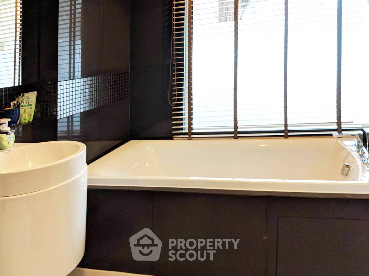 รูป คอนโด 2-ห้องนอน ที่ ริธึ่ม สาทร ใกล้ BTS สะพานตากสิน (ID 2744493) - รูปที่ 6/9