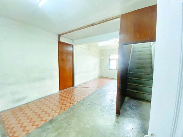 รูป แยกคลองตัน 800 ม. ApLรามคำแหง 1.5 กม.อาคารพาณิชย์ 4 ชั้น ติดถนนพัฒนาการ 4นอน 4น้ำ 19 ตร.ว. 300 ตร.ม.ทางด่วนศรีรัช 900 ม. - รูปที่ 4/8