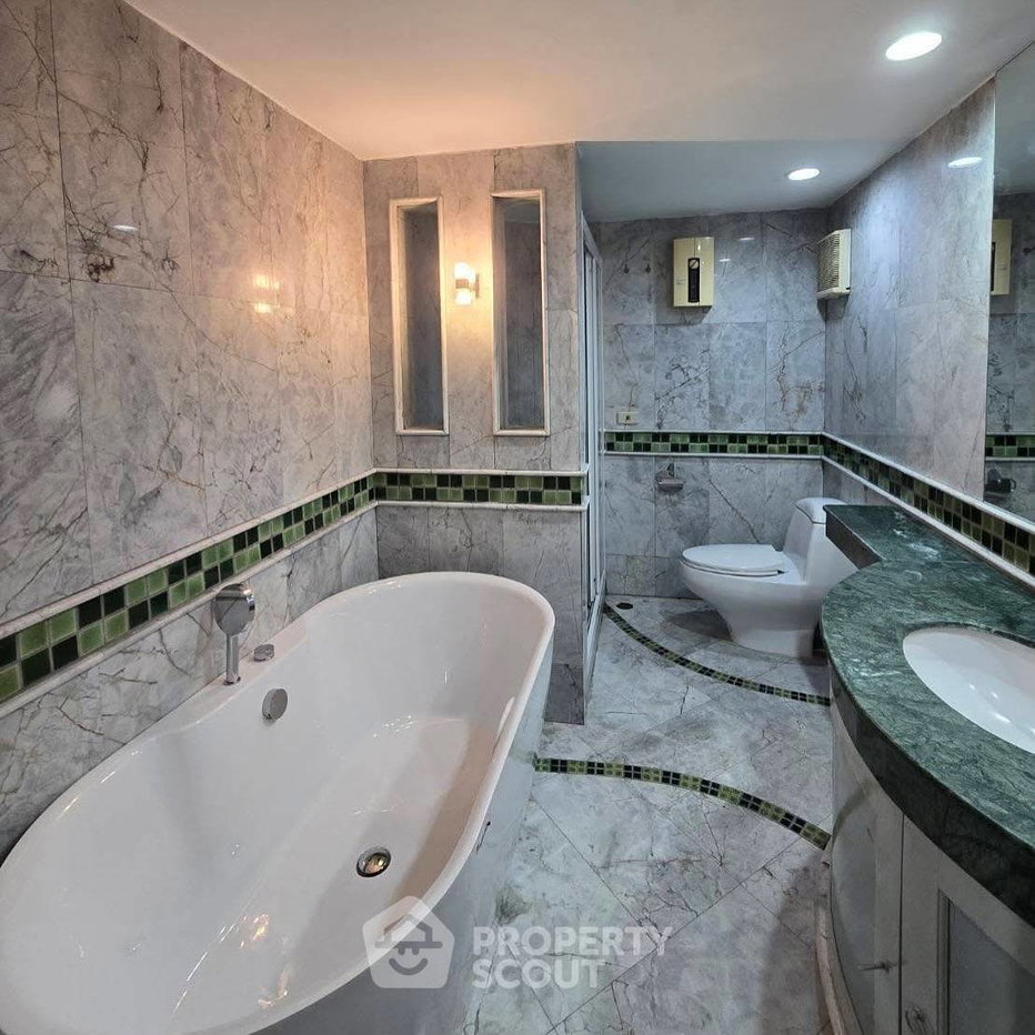 picture 2-BR Condo at Sithakarn Condominium near BTS Phloen Chit (ID 2399844) - 6/8