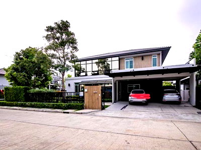 Houses for sale Central Plaza Westgate : Single house for sale in Mandana Westgate Village, Nonthaburi. 330 sq.m., 107 sq.wa., 4 bedrooms, 6 bathrooms. Near Central Westgate.