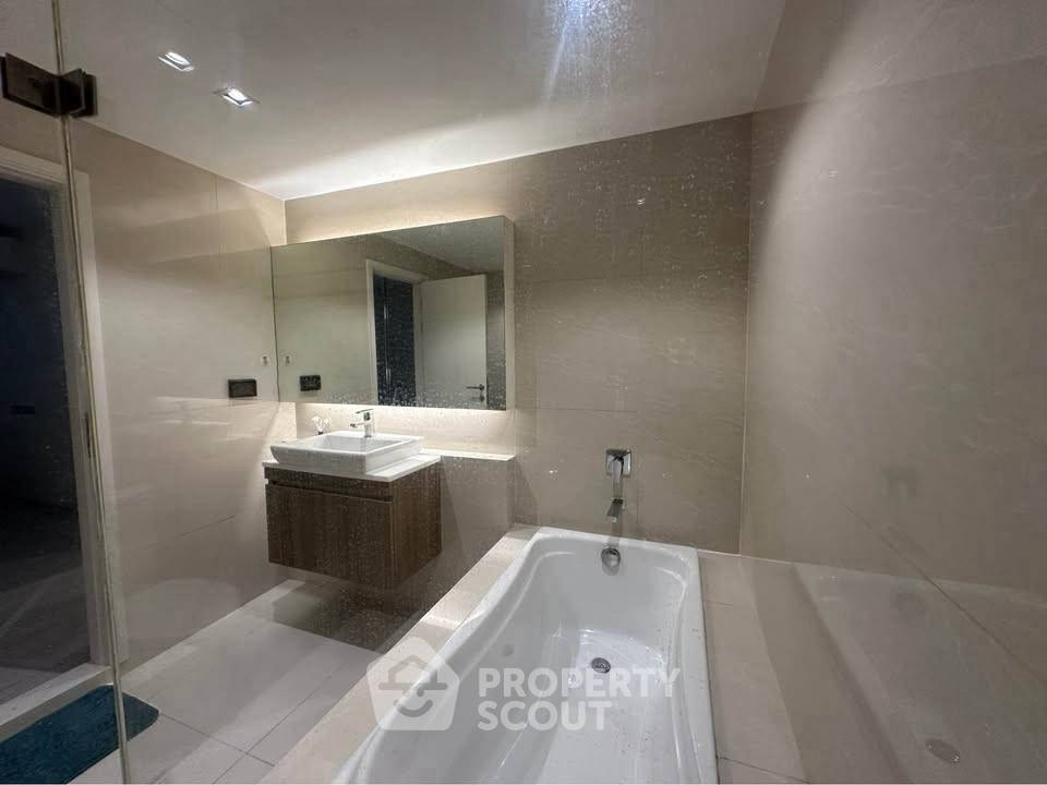 รูป คอนโด 2-ห้องนอน ที่ วีธารา สุขุมวิท 36 ใกล้ BTS ทองหล่อ (ID 2449170) - รูปที่ 10/13