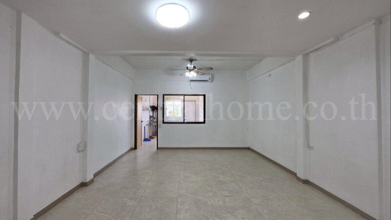 รูป ทาวน์เฮ้าส์ เจริญทรัพย์ เทพารักษ์ รีโนเวทต่อเติมแล้ว พร้อมเข้าอยู่ ราคาถูก - รูปที่ 8/21