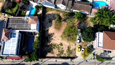 Land for sale Pattaya Sai 3 Road : Land in the heart of Pattaya - Prime location in the center of the city located near Pattaya 3rd Road - Land Size 1440 Square meters