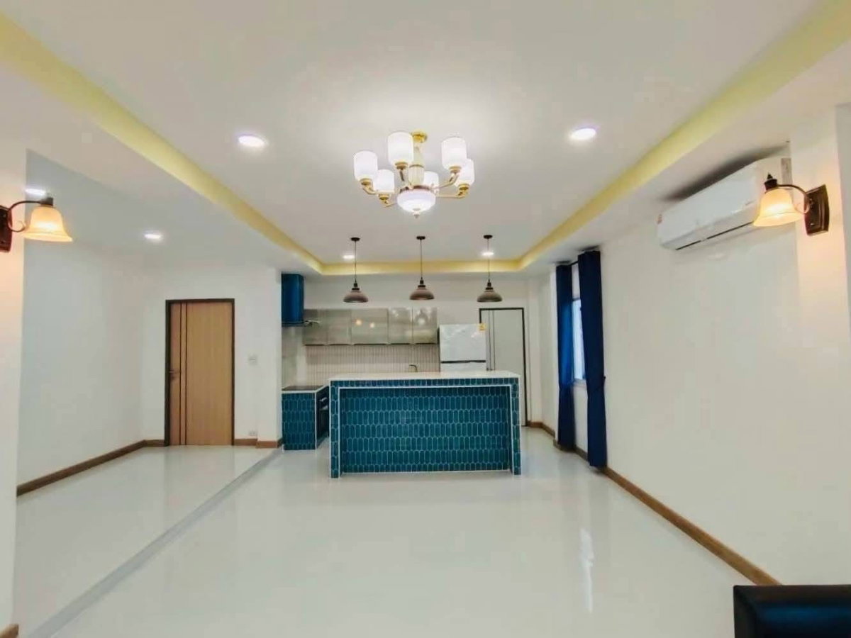 รูป ปล่อยเช่าพูลวิลล่าขนาดใหญ่พร้อมเฟอร์ฯ โซนอำเภอเมือง 14 ห้องนอน 15 ห้องน้ำ ใกล้นิมมาน ( อยู่ในหมู่บ้านเชียงใหม่เลคแลนด์ ) - รูปที่ 3/10