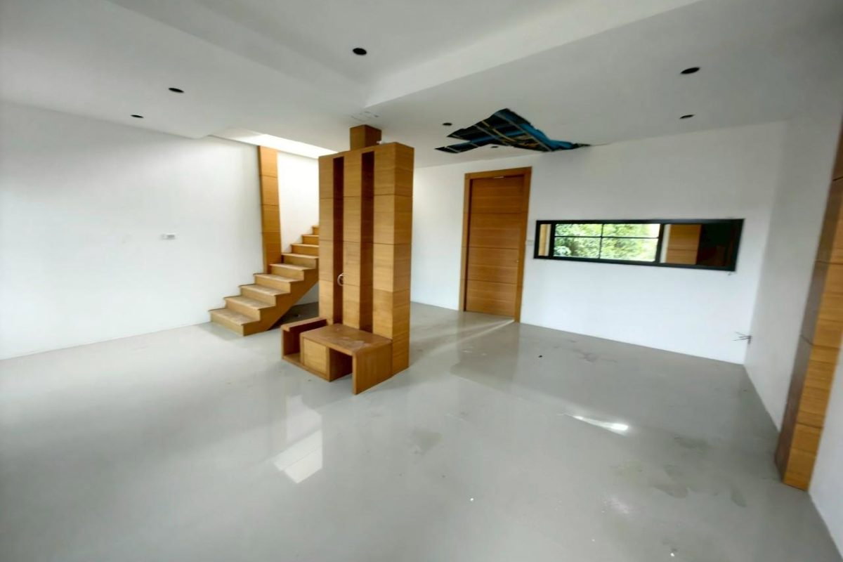 รูป ทาวน์เฮ้าส์ 2 ชั้น ดิ ไอโคนิค 182/103 ซอยสันติสุข สุขุมวิท (3) ต.เชิงเนิน อ.เมืองระยอง จ.ระยอง  (ราคา 660,000 บาท) - รูปที่ 3/5