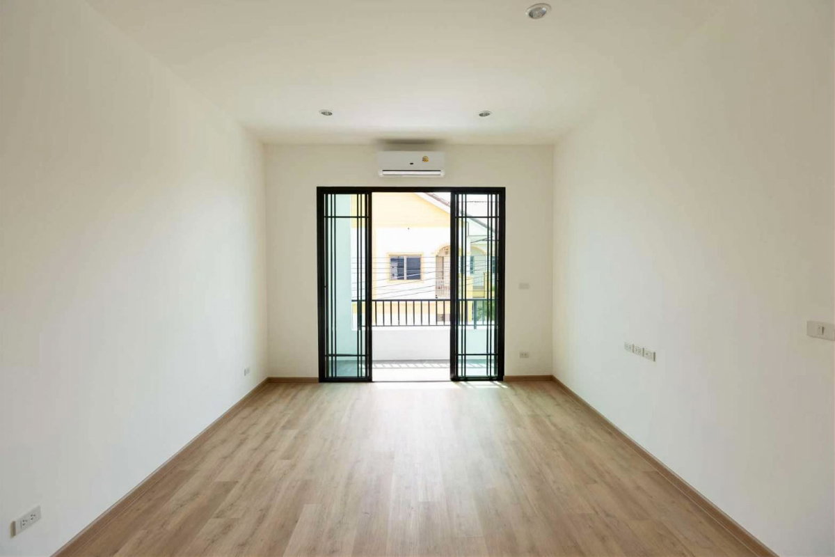 รูป ขายบ้านแฝดสร้างใหม่ พัทยากลาง ราคาเริ่มต้น 4.99 ล้าน หน้าบ้านกว้าง 3 นอน 3 น้ำ พื้นที่ใช้สอยเยอะ - รูปที่ 11/23