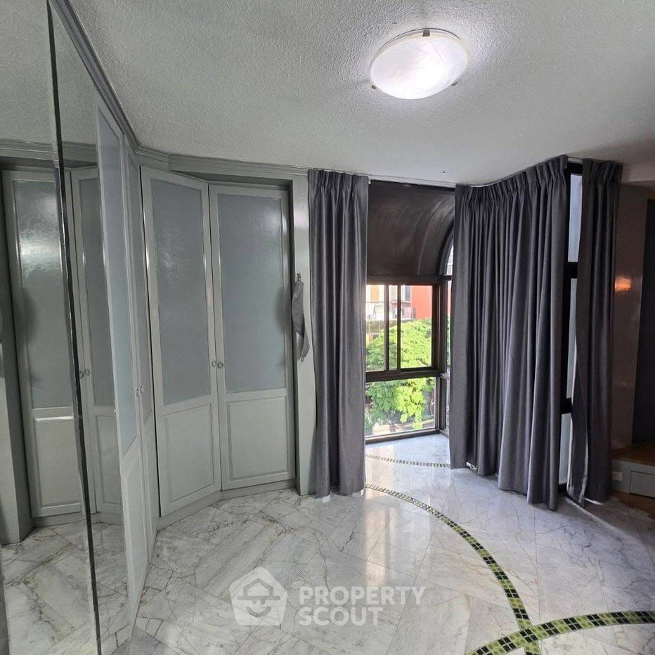 picture 2-BR Condo at Sithakarn Condominium near BTS Phloen Chit (ID 2399844) - 5/8