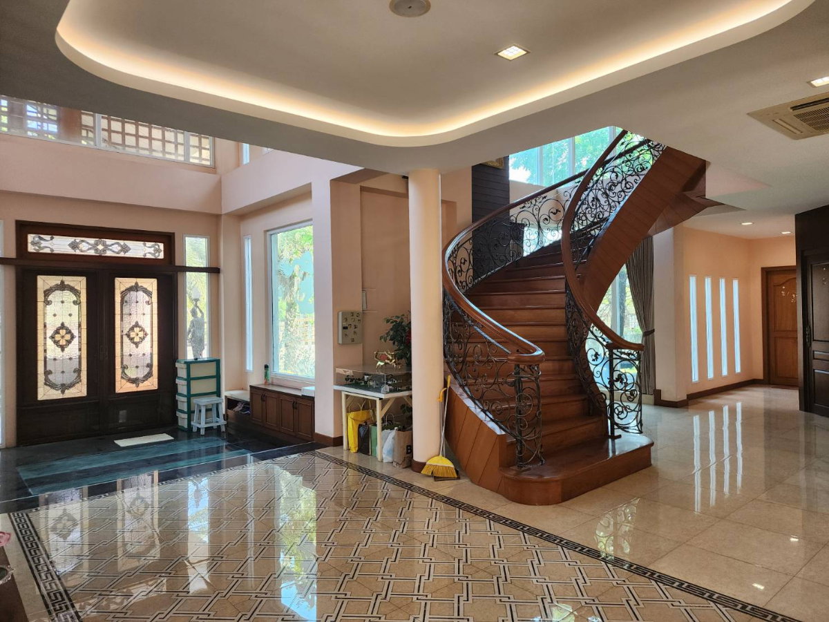 รูป ขายบ้านหรู 2 ชั้น หมู่บ้านวินด์มิลล์ปาร์คติด Summit Windmill Golf Club บางนา เนื้อที่ 1-1-14 ไร่ - รูปที่ 12/22