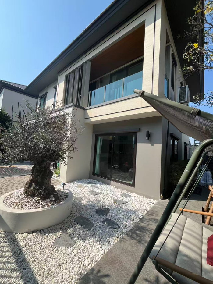 รูป บ้านเดี่ยวหรู 4 ห้องนอน - ตกแต่งสวย (สไตล์บ้านโชว์) เช่า 130000 บาท/เดือน - รูปที่ 2/21