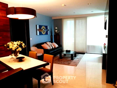 Condos for rent : 16th-Floor 2-BR Watermark Chaophraya By BTS Krung Thon Buri (ID 2749049)