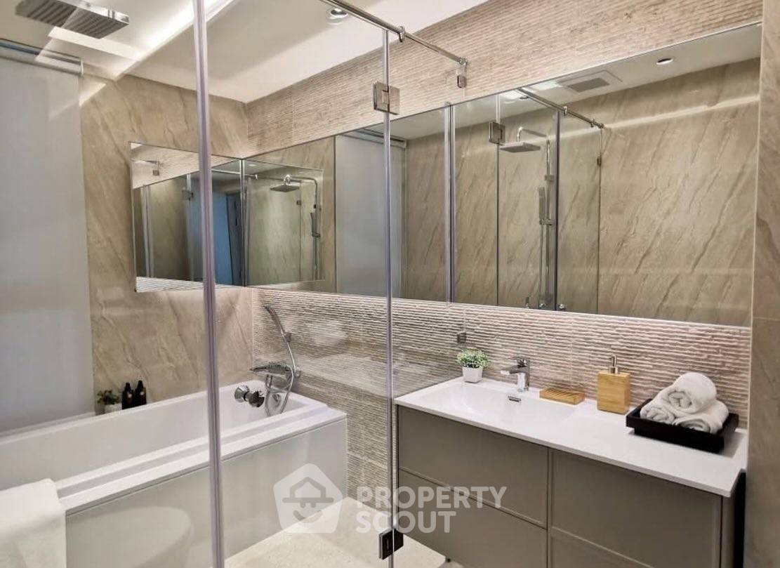 picture 34th-Floor 2-BR 61 Sqm Condo At Sky Walk Residences, 200m to BTS Phra Khanong (ID 2535903) - 5/9