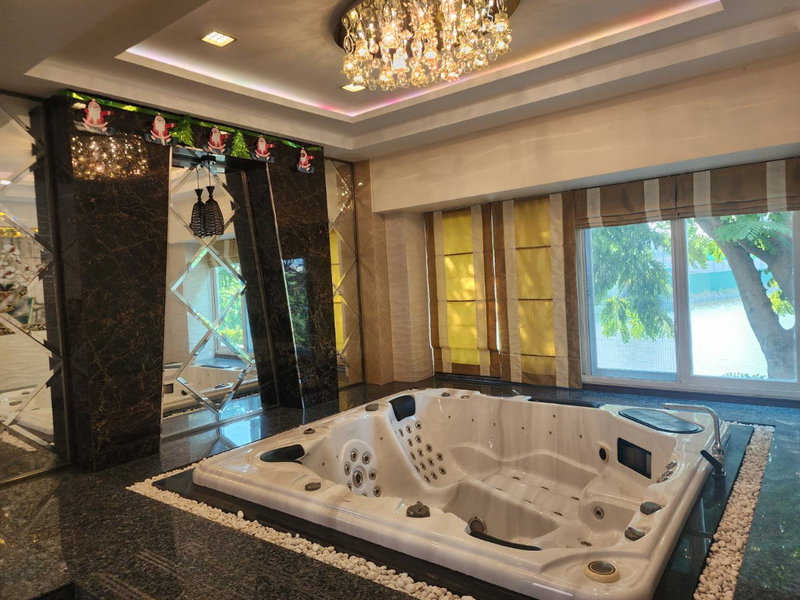 ขายบ้านเดี่ยว : ขายบ้านหรู 2 ชั้น หมู่บ้านวินด์มิลล์ปาร์คติด Summit Windmill Golf Club บางนา เนื้อที่ 1-1-14 ไร่