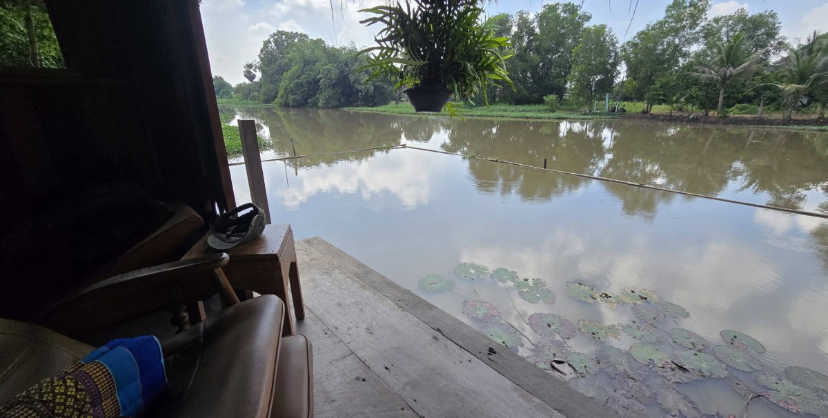 รูป วิลล่าริมน้ำสไตล์ไทยประยุกต์ – ใกล้ มศว. องครักษ์ รังสิต ใหญ่มากกว่า 600 กว่าตารางวา  - รูปที่ 33/59