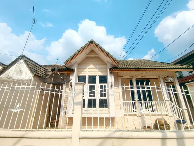 รูป บ้านเดี่ยวพร้อมอยู่ ใกล้สนามบินดอนเมือง ทำเลดีมาก! ✈️ “ซื้อแล้วอยู่ได้เลย” ต้องดูหลังนี้! - รูปที่ 3/24