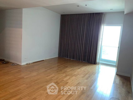 3-BR Condo at Millennium Residence @ Sukhumvit Condominium near BTS Asok (ID 2748090)