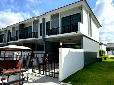 เช่าทาวน์โฮม ชลบุรี : ให้เช่า บ้านโครงการศุภาลัย Bliss ศรีราชา-บ่อวิน สิ่งแวดล้อมดี เหมาะอยู่เอง/ทำโฮมอ็อฟฟิศ