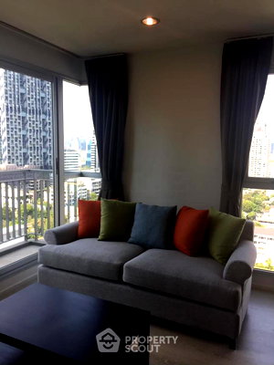 คอนโดให้เช่า : คอนโด 2-ห้องนอน ที่ ริธึ่ม สาทร ใกล้ BTS สะพานตากสิน (ID 2738702)