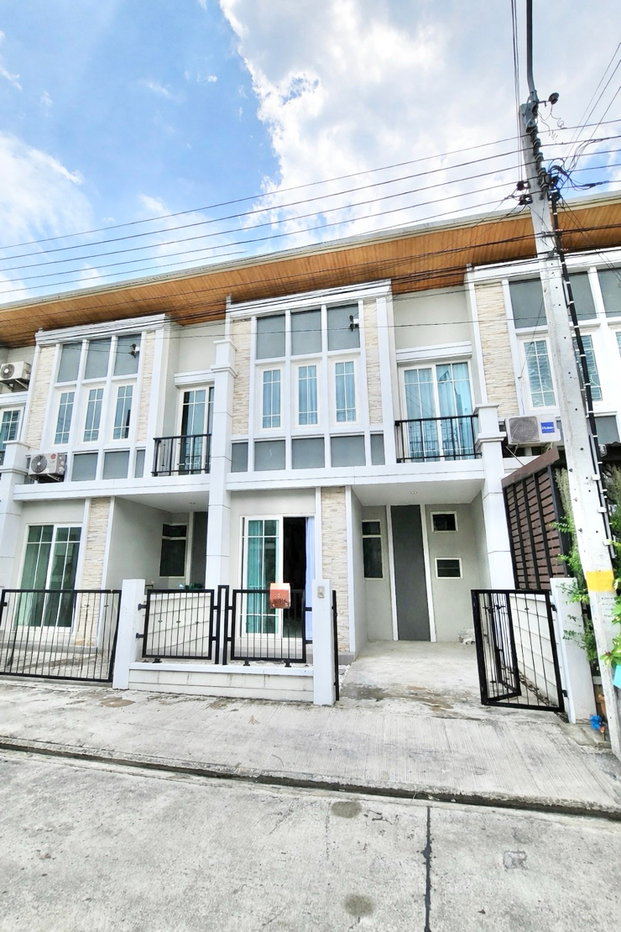 รูป ให้เช่า golden town รามอินทรา-คู้บอน อยู่ในซอยคู้บอน 27 แยก 17   - รูปที่ 1/8