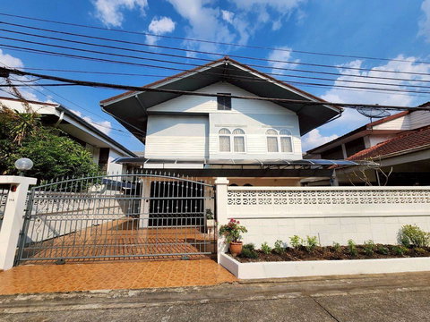 🌿 **VR0126 | Luxury Detached House in Huai Khwang, near MRT Huai Khwang** 🏡