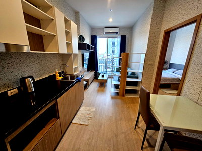 Condos for rent Central Festival Hadyai : A brand-new condo, never rented out before. Direct from the owner. Pool-view unit on the 5th floor (same level as the swimming pool)