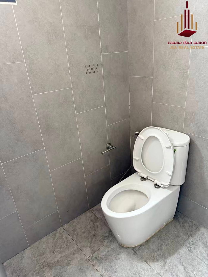 picture ✨ For Sale: C Ekkamai Condo ✨ 💰 Only 3,800,000 THB - 5/5