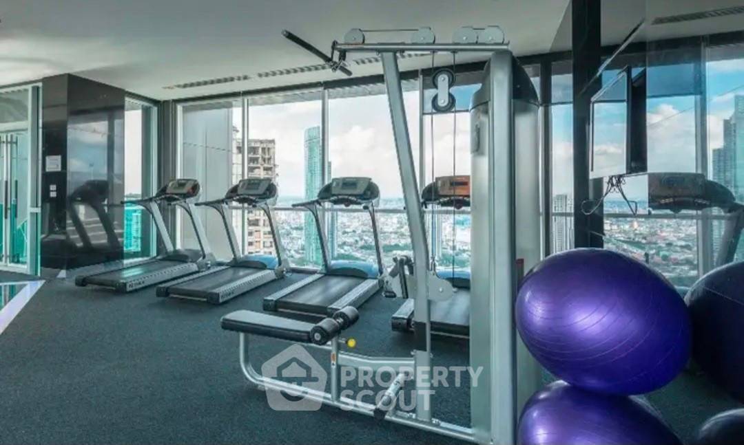 รูป คอนโด 1-ห้องนอน ที่ ริธึ่ม สาทร ใกล้ BTS สะพานตากสิน (ID 1990878) - รูปที่ 12/13