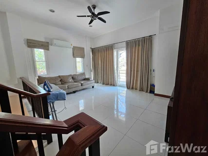 Corner Townhouse Property with lovely private garden area 6105962