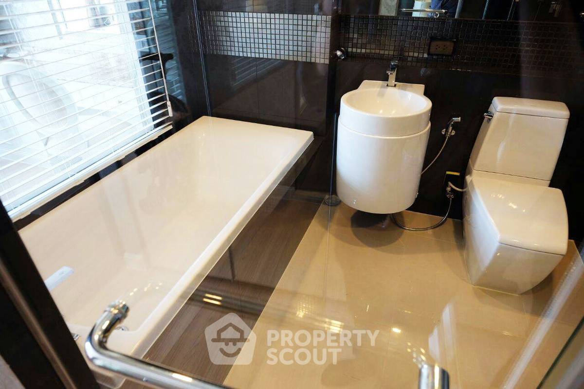 รูป คอนโด 2-ห้องนอน ที่ ริธึ่ม สาทร ใกล้ BTS สะพานตากสิน (ID 2744669) - รูปที่ 8/8