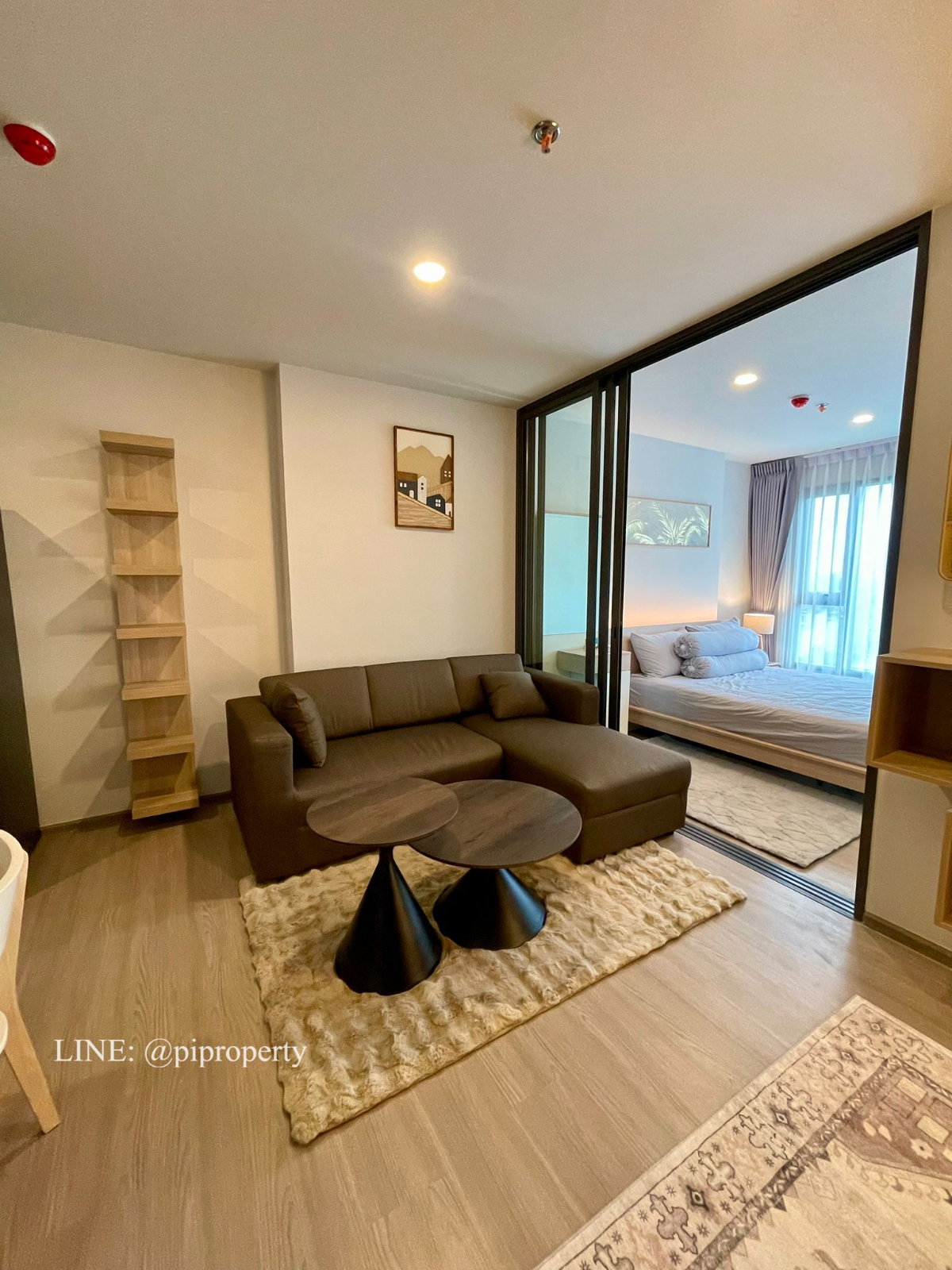 Fully furnished 1 Bed unit for rent in Aspire Rama 4. Sukhumvit BTS Phra Khanong - Rama 4 living area. Nice deco and ready to move in.