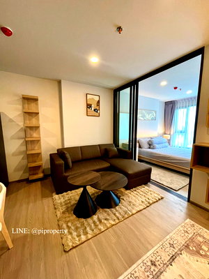 Condos for rent : Fully furnished 1 Bed unit for rent in Aspire Rama 4. Sukhumvit BTS Phra Khanong - Rama 4 living area. Nice deco and ready to move in. 