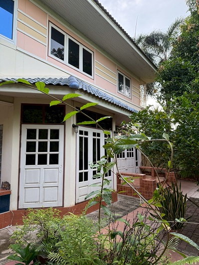 รูป ขายบ้าน2ชั้น ตะพานหิน พิจิตร 3นอน2น้ำ ฮวงจุ้ยดี ไม่ท่วม ร่มรื่น (มีที่ดินแยกขาย) - รูปที่ 2/10