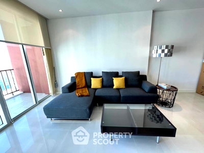 Condos for sale : 2-BR Condo at Fullerton Sukhumvit near BTS Ekkamai (ID 2742225)