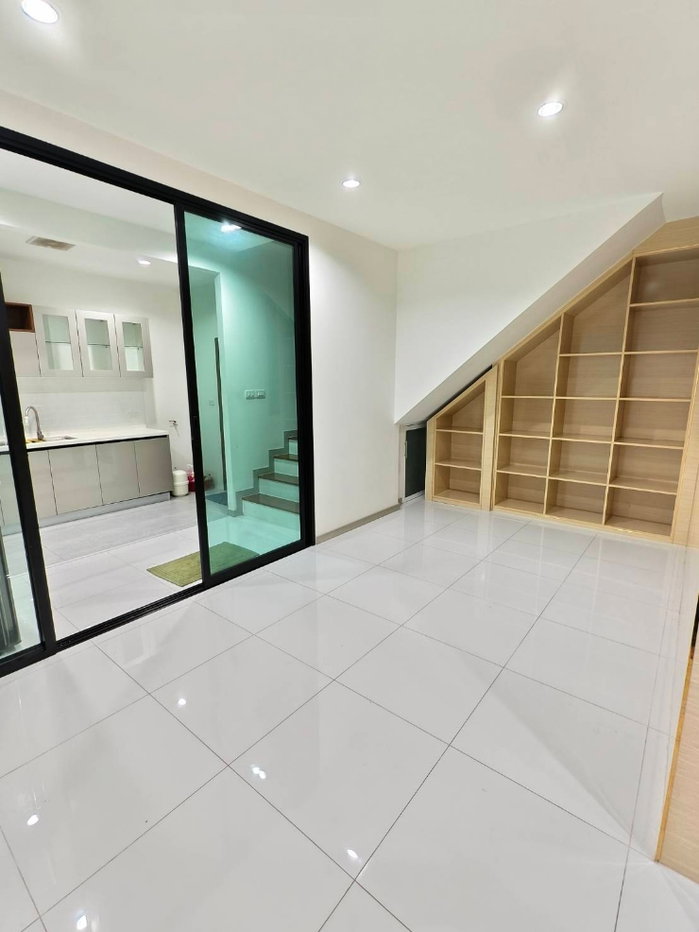 รูป ให้เช่าอาคารพาณิชย์ 4 ชั้น ( Owner post)🔥🔥🔥 ราคาดี ตึกสวย ตึกใหม่ เหมาะเป็นสำนักงานหรือที่พัก - รูปที่ 2/10