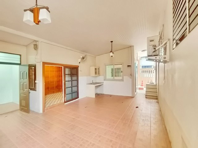 รูป บ้านเดี่ยวพร้อมอยู่ ใกล้สนามบินดอนเมือง ทำเลดีมาก! ✈️ “ซื้อแล้วอยู่ได้เลย” ต้องดูหลังนี้! - รูปที่ 17/24