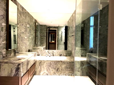 Condos for sale : 1-BR Condo at The Diplomat 39 near BTS Phrom Phong (ID 2749432)