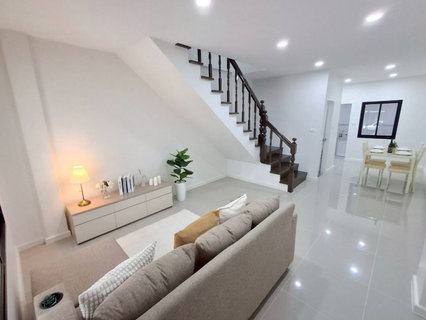 ขายทาวน์เฮ้าส์ หมู่บ้านศิริวรรณชวนชม (บางบัวทอง) เนื้อที่ 16 ตารางวา 3 ห้องนอน 2 ห้องน้ำ ตกแต่งใหม่พร้อมอยู่