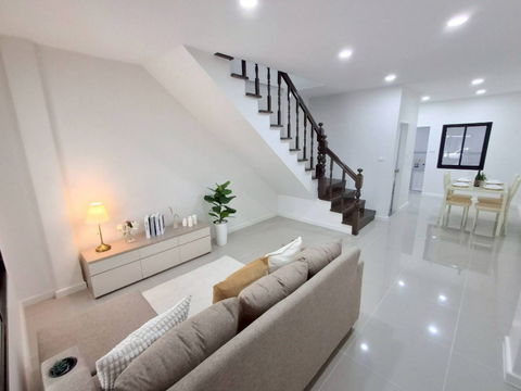 ขายทาวน์เฮ้าส์ หมู่บ้านศิริวรรณชวนชม (บางบัวทอง) เนื้อที่ 16 ตารางวา 3 ห้องนอน 2 ห้องน้ำ ตกแต่งใหม่พร้อมอยู่