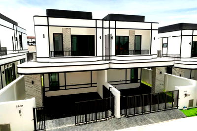 บ้านแฝด พิพิธภัณฑ์ยางพารา  : ขายบ้านแฝดสร้างใหม่ พัทยากลาง ราคาเริ่มต้น 4.99 ล้าน หน้าบ้านกว้าง 3 นอน 3 น้ำ พื้นที่ใช้สอยเยอะ