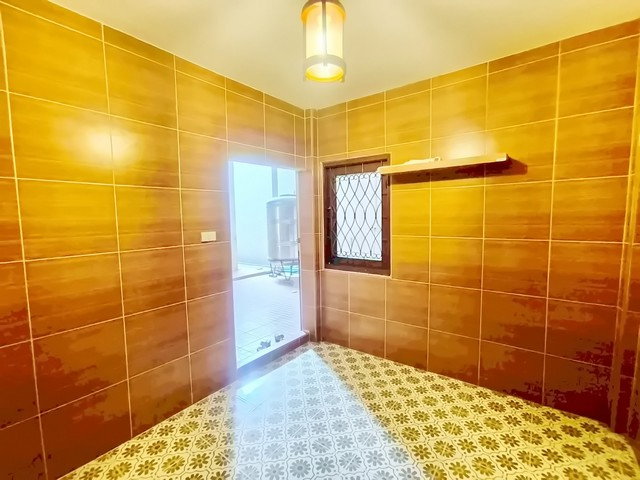 รูป บ้านเดี่ยวพร้อมอยู่ ใกล้สนามบินดอนเมือง ทำเลดีมาก! ✈️ “ซื้อแล้วอยู่ได้เลย” ต้องดูหลังนี้! - รูปที่ 15/24