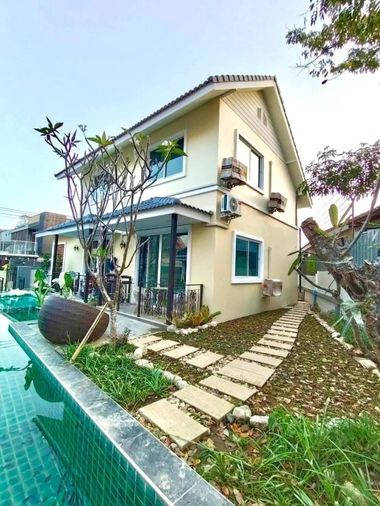   ปล่อยเช่าพูลวิลล่าขนาดใหญ่พร้อมเฟอร์ฯ โซนอำเภอเมือง 14 ห้องนอน 15 ห้องน้ำ ใกล้นิมมาน  ( อยู่ในหมู่บ้านเชียงใหม่เลคแลนด์ )