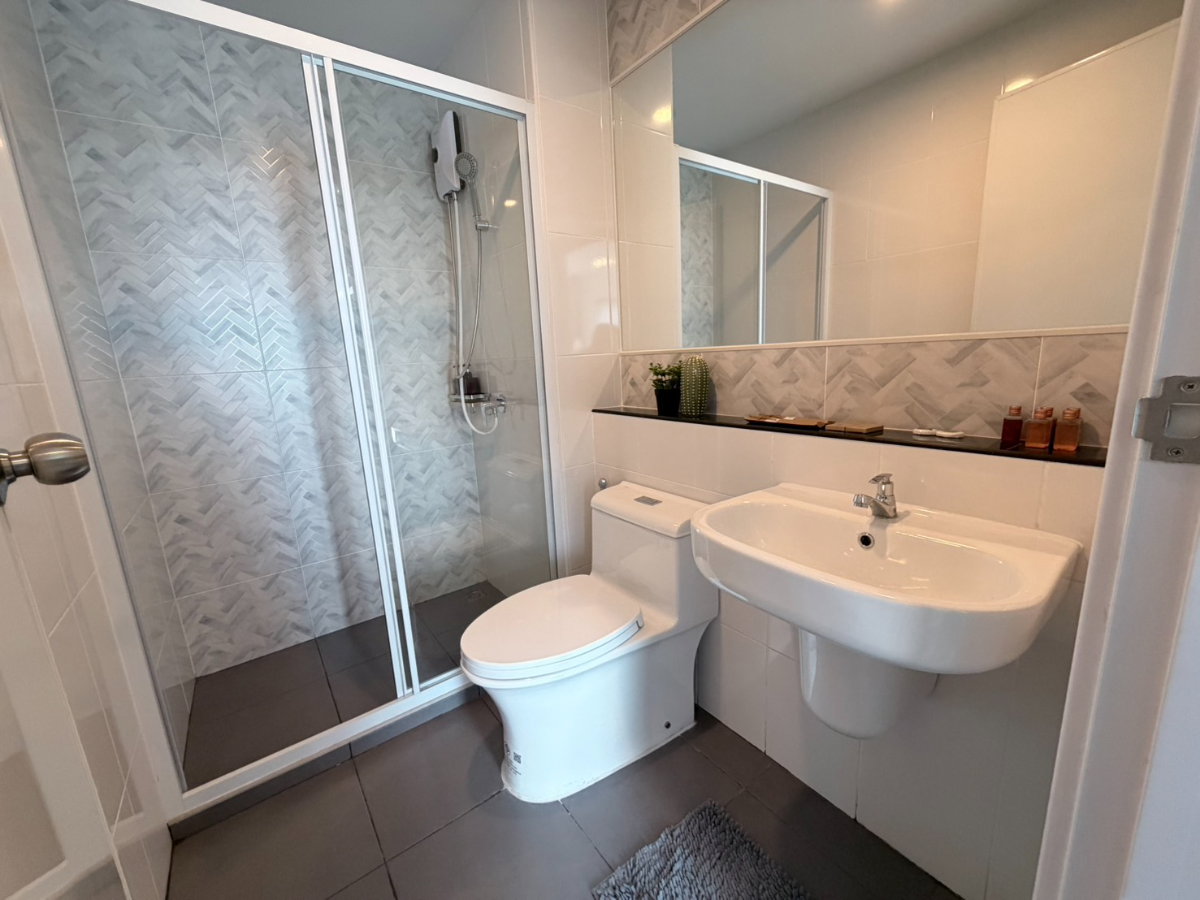 รูป ให้เช่า!!คอนโดใกล้รถไฟฟ้าวุฒากาศเพียง 180 เมตร : Regent Home Wutthakat : ห้องสวย เครื่องใช้ไฟฟ้าครบพร้อมอยู่ ใกล้ตลาดพลูแหล่งของกิน - รูปที่ 11/12