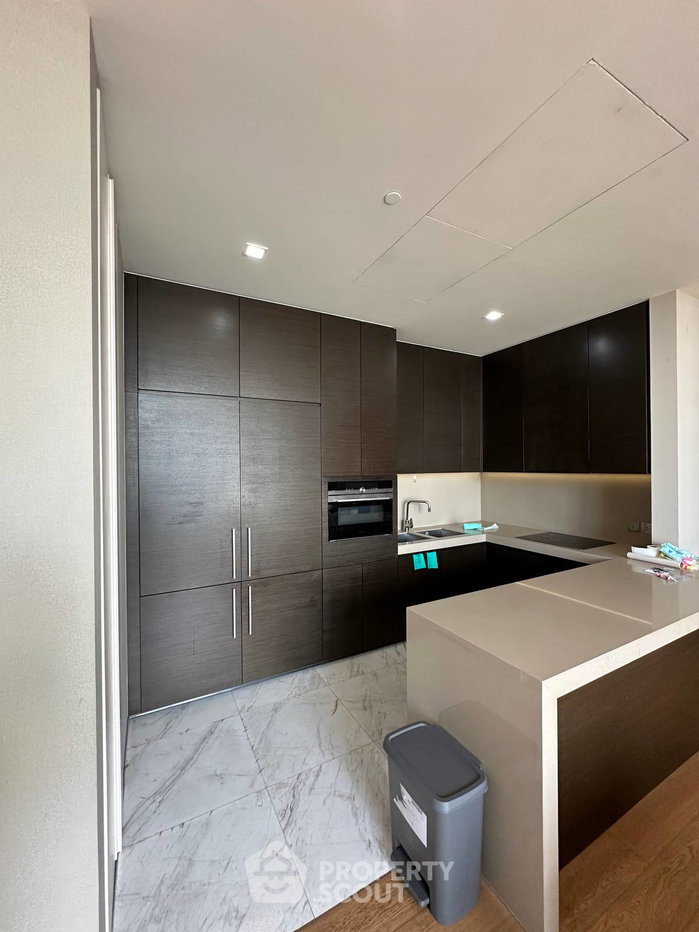 รูป คอนโด 2-ห้องนอน ที่ ศาลาแดง วัน ใกล้ MRT สีลม (ID 2439395) - รูปที่ 3/10