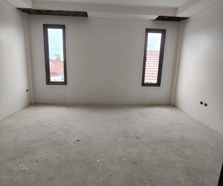 รูป ทาวน์เฮ้าส์ 2 ชั้น สายระยอง-บ้านแลง (ทล.3139) เข้าซอยรุ่งเรืองทรัพย์ ต. เชิงเนิน อ.เมืองระยอง จ.ระยอง(ราคา 1,300,000 บาท) - รูปที่ 9/10