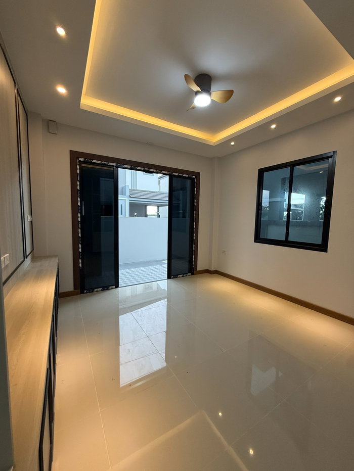 รูป บ้านเดี่ยวพัทยา บ้านใหม่ 2ชั้น 4ห้องนอน 3ห้องน้ำ ทรงโมเดิร์น ทำเลดี ใกล้เทศบาลหนองปลาไหล ใกล้ทางด่วนมอเตอร์เวย์ - รูปที่ 17/18